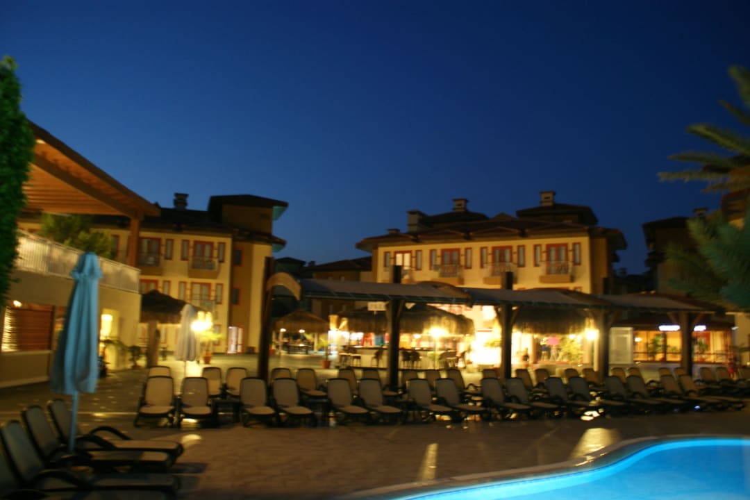 Wohnhäuser vom Hauptpool aus gesehen Club Grand Side