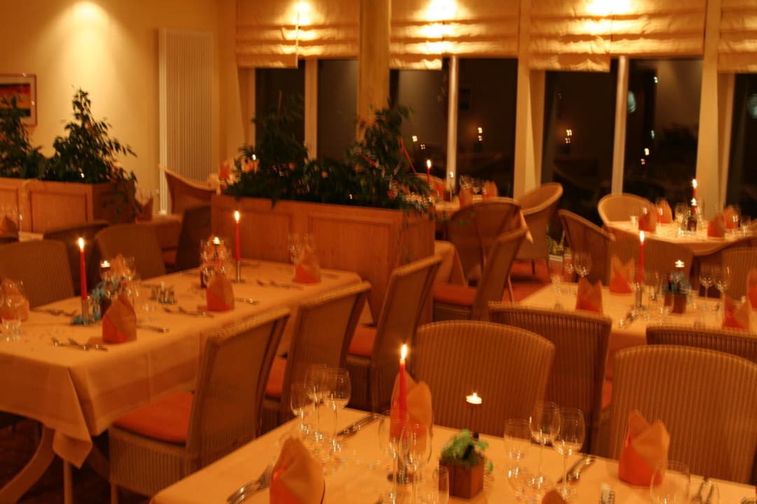 Für Halbpensiongäste ist immer ein Tisch reservier Enjoyhotel Greetsiel