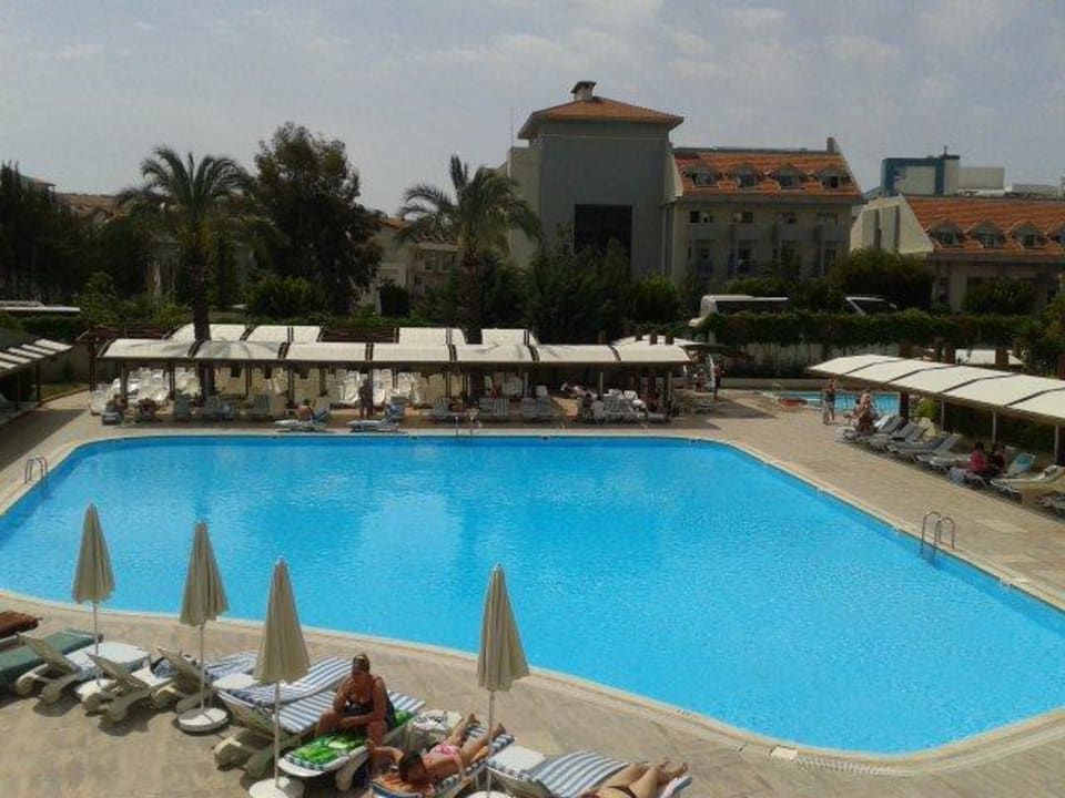 Pool Side Breeze Hotel