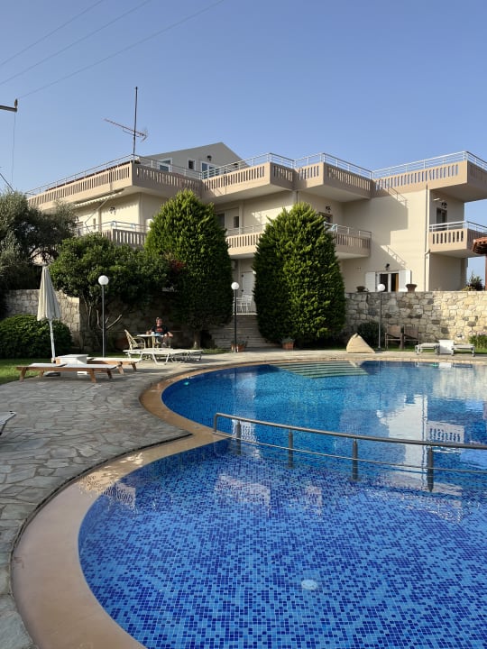 Pool Petritos Rooms and Studios