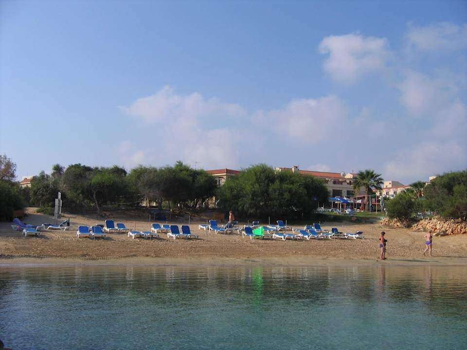 Ближайший к отелю пляж Hotel Harry's