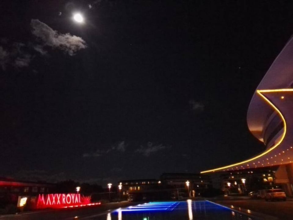 Bei Vollmond / Hoteleingang Maxx Royal Belek Golf Resort