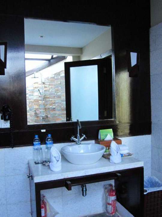 Bad - Waschtisch mit Spiegel  Hotel Bay of Bengal Resort