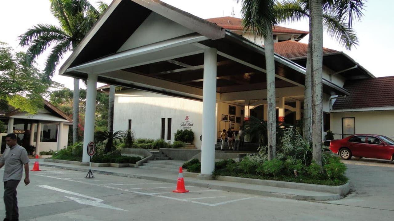 Eingang Hotel Sabah