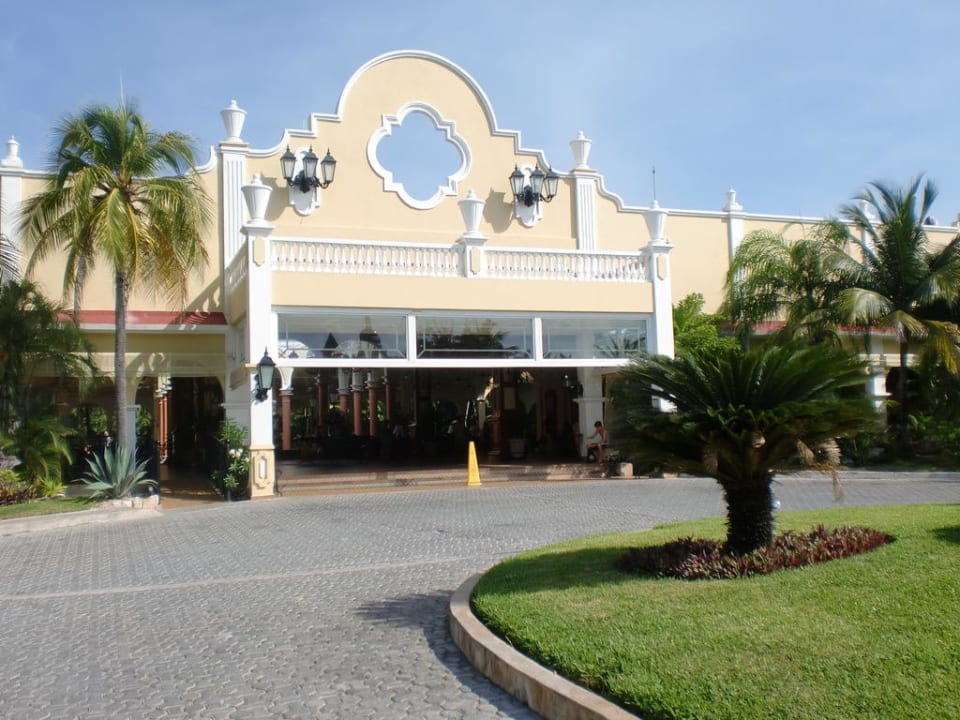 Eingang zur Lobby Hotel Riu Tequila