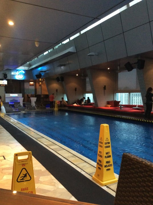 Pool Hotel Traders Kuala Lumpur