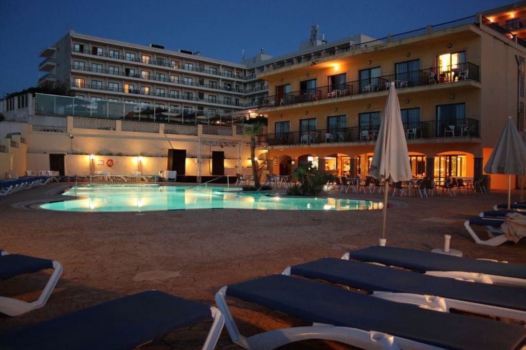 Der Pool bei Nacht HSM Regana - Adults Only