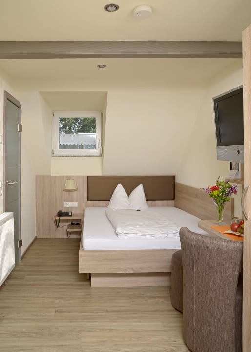 Einzelzimmer mit französischem Bett Hotel Ziegler