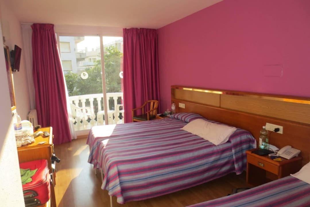 Blick ins Zimmer 127 (Dreibettzimmer) Hotel Don Juan Tossa