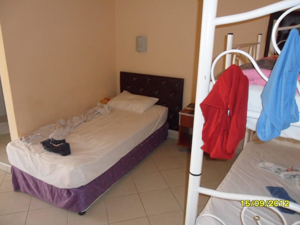 Familienzimmer im SP mit zweitem Schlafzimmer Sayanora Hotel