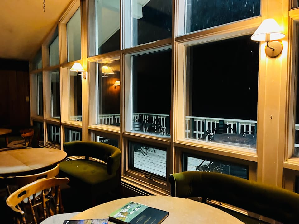 Lobby Mountaineer Inn