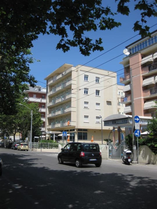 Sehr sehr runter gewirtschaftet Hotel Grand Meeting