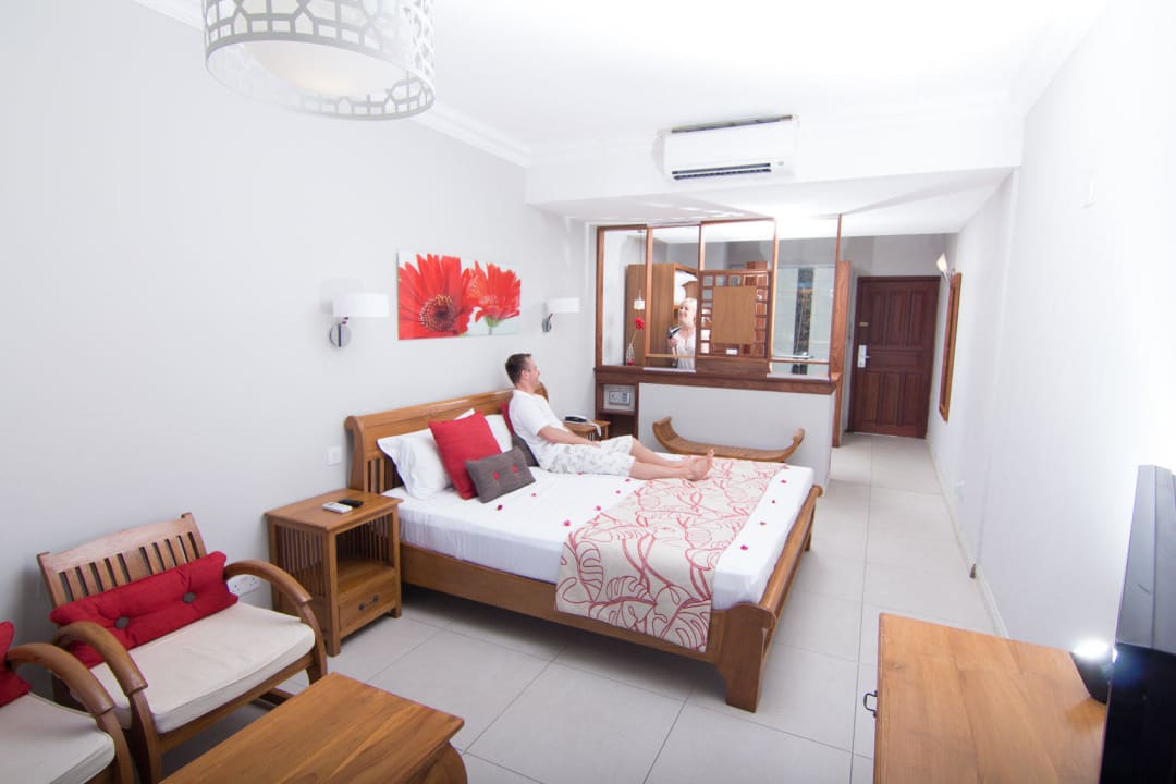 Deluxe Rooms Le Peninsula Bay Beach Resort & Spa
