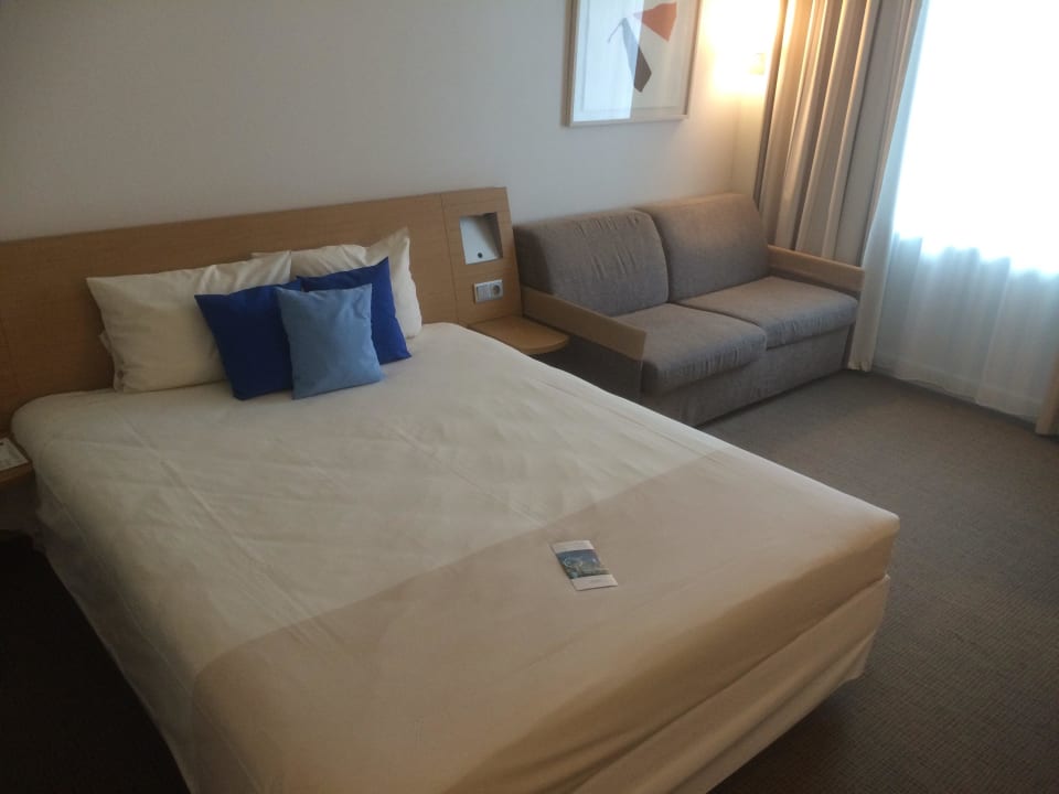 Queen bed and sofa Hotel Novotel Vilnius