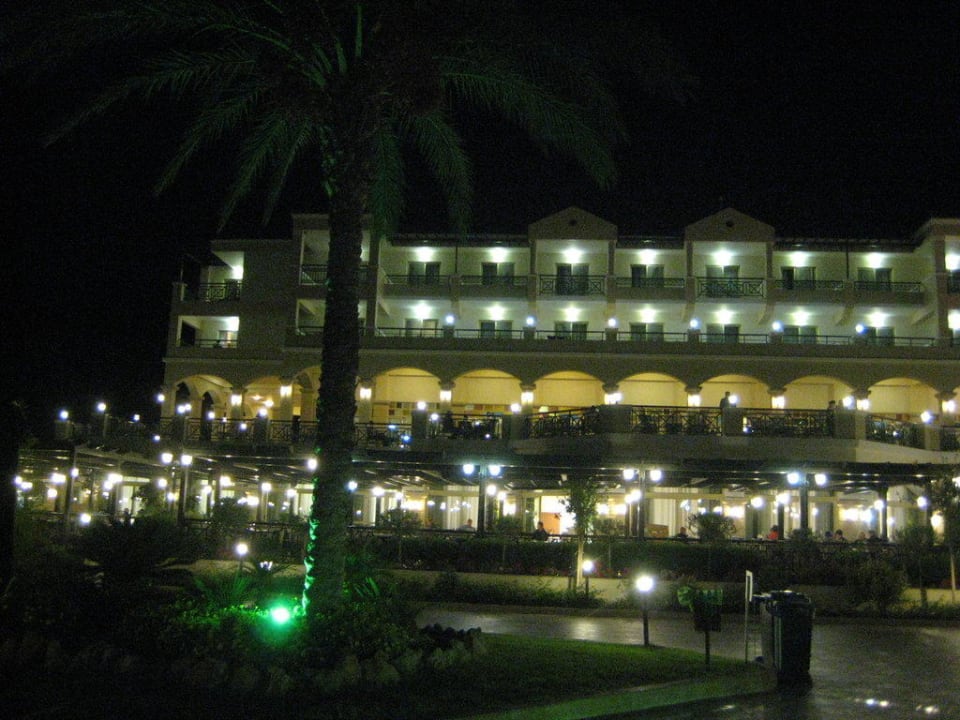 Es ist Abend im Lindos Lindos Princess Beach Resort & Spa