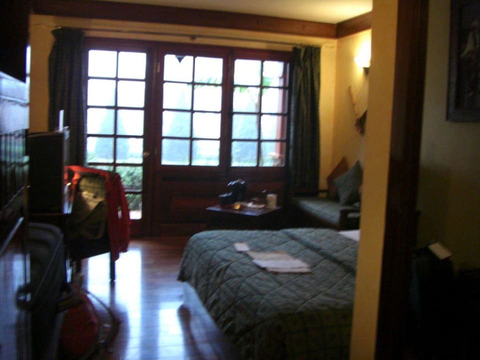 Blick ins Zimmer zur Terrasse Victoria Sapa Resort & Spa