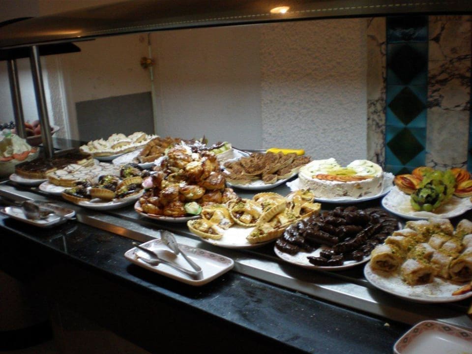 Frühstück (nur 1 Teil) Hotel Abou Nawas Boujaafar