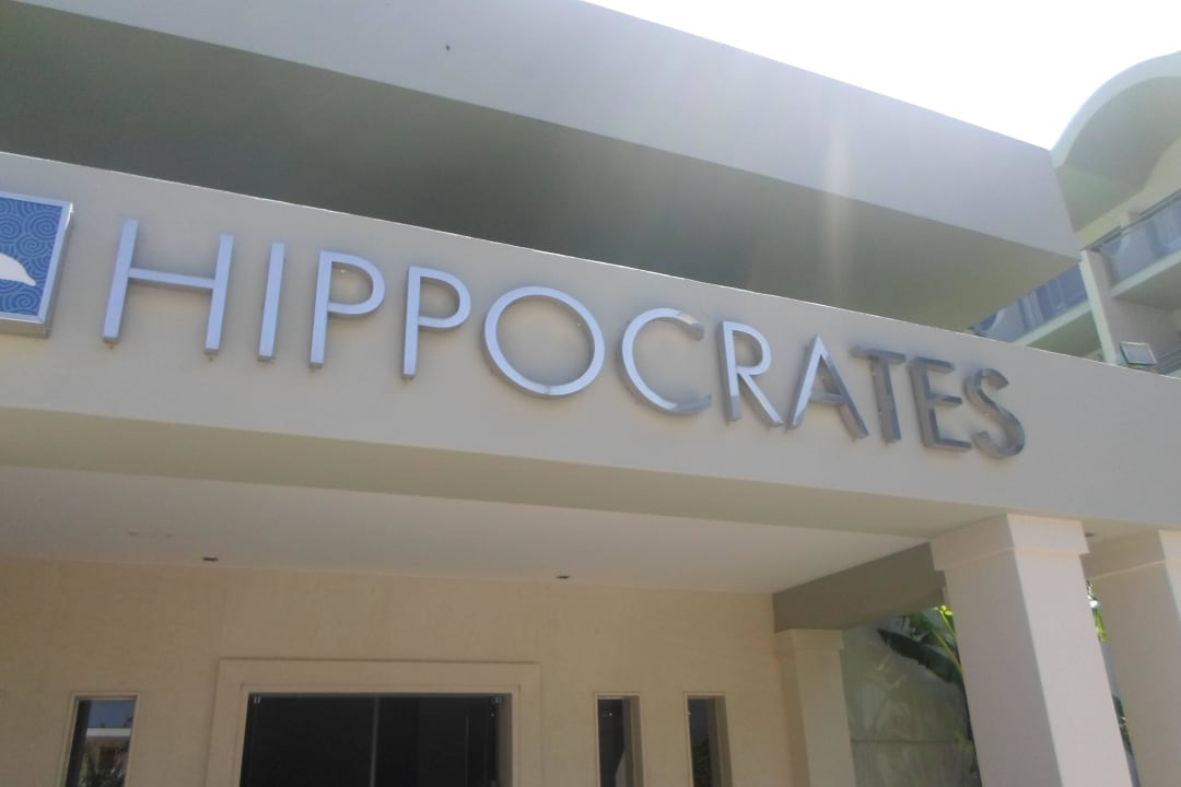 Wejście do hotelu Kipriotis Hippocrates Hotel
