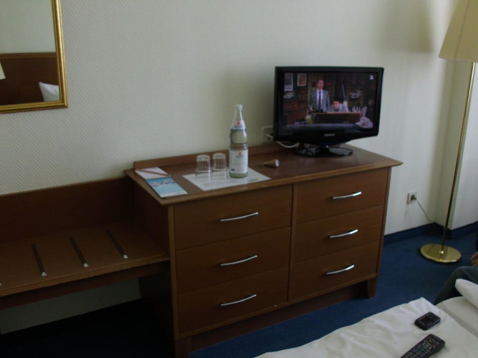 Kommode und Flat-TV AHORN Waldhotel Altenberg