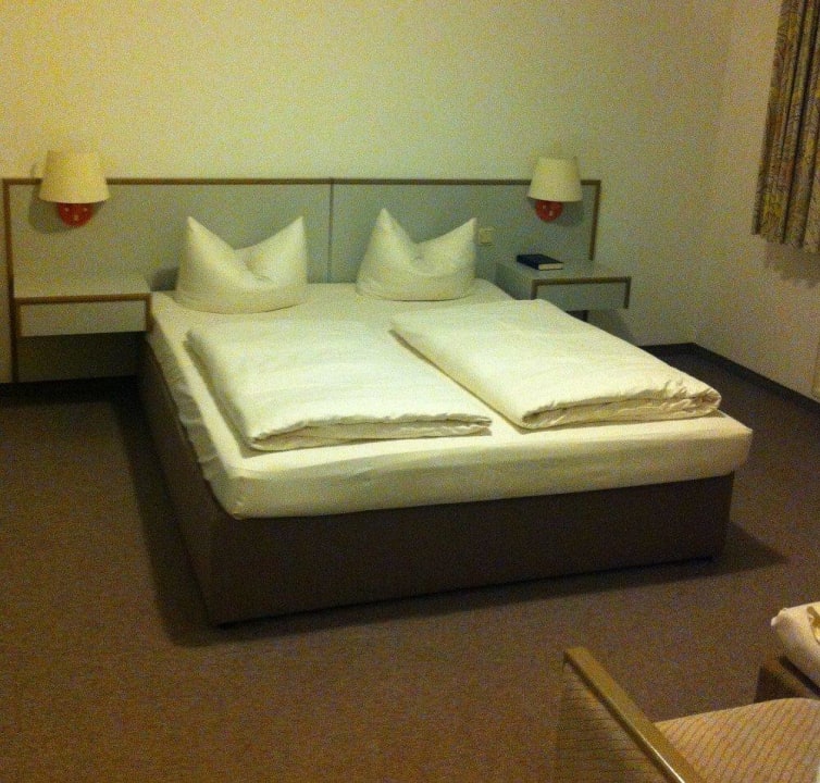 Großes, akzeptables Bett Motel Hormersdorf