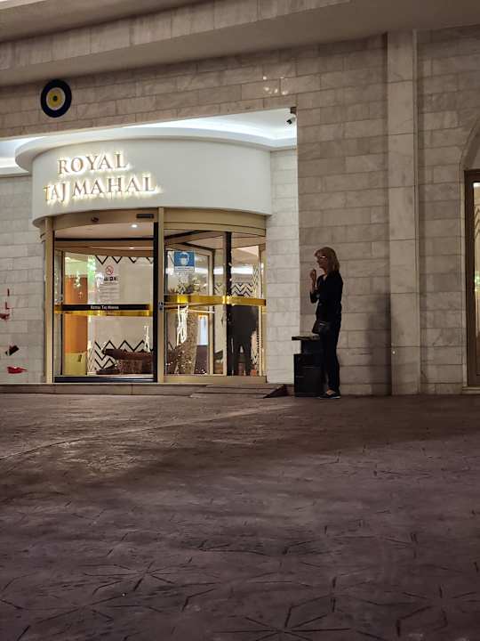 Zimmer Royal Taj Mahal Hotel