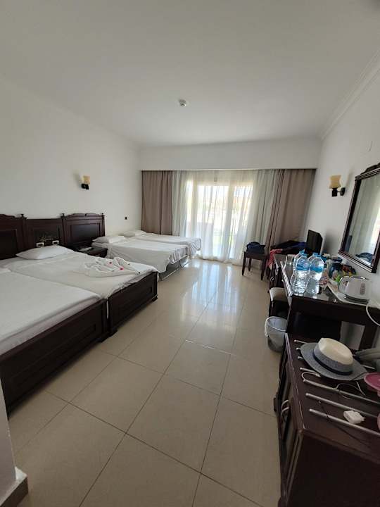 Zimmer Three Corners Happy Life Beach Resort