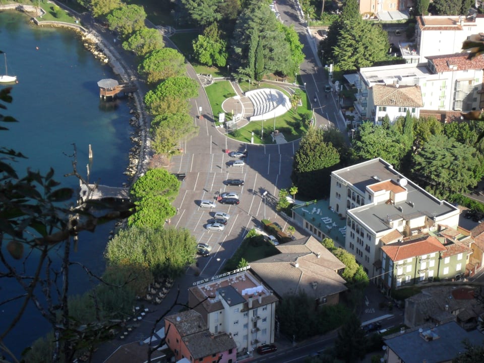 Hotelansicht vom Berg La Rocca Hotel Terminus & Garda