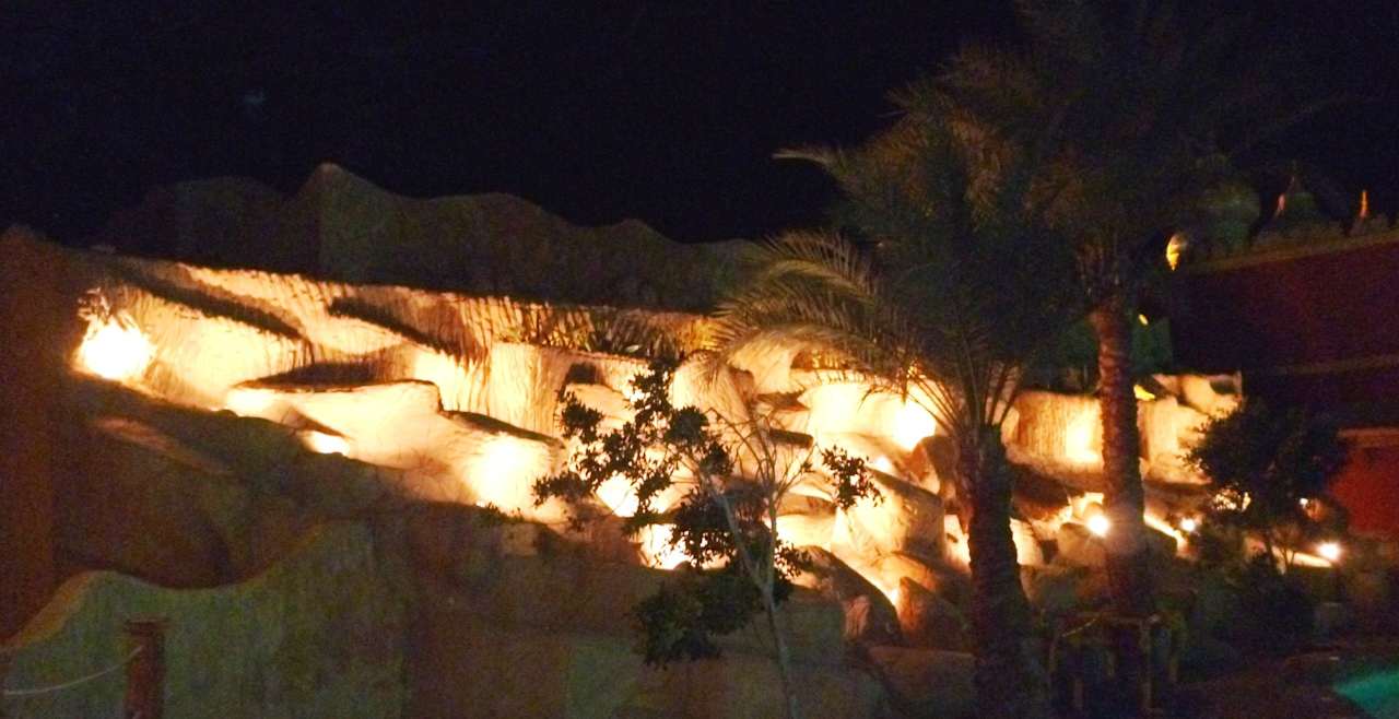 Direkt an einer der Poolanlagen Pickalbatros Alf Leila Wa Leila Resort - Neverland Hurghada