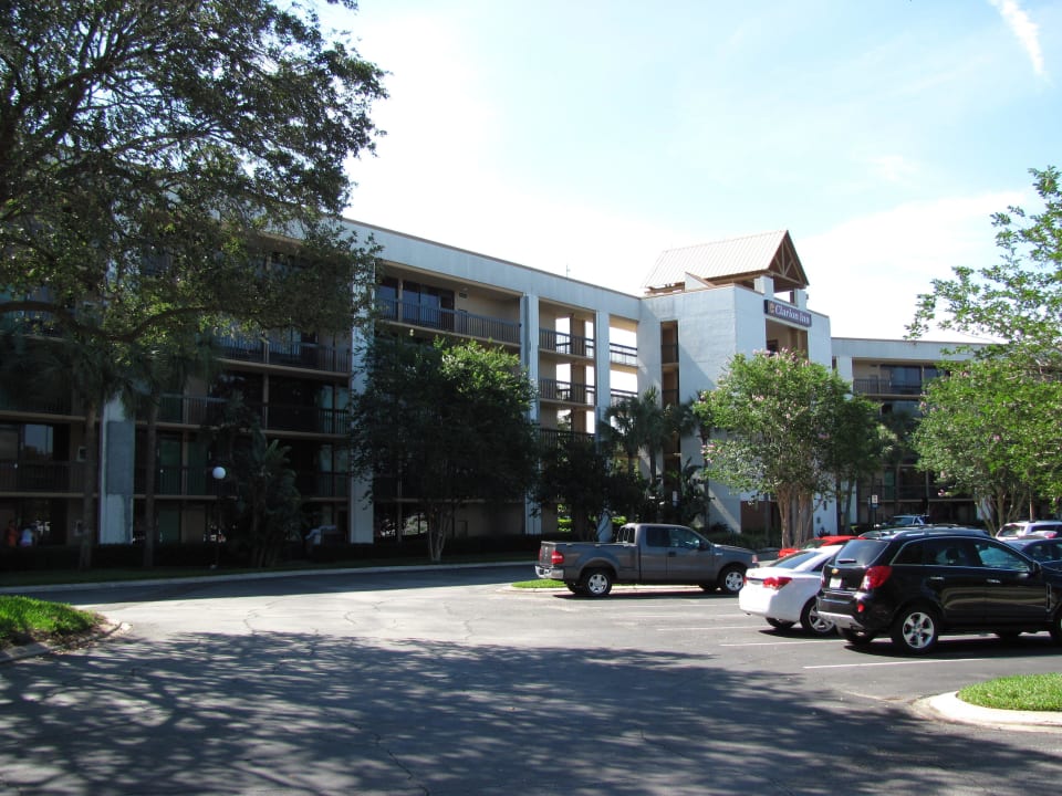 Blick auf einen Hotelblock Hotel Clarion Inn Lake Buena Vista