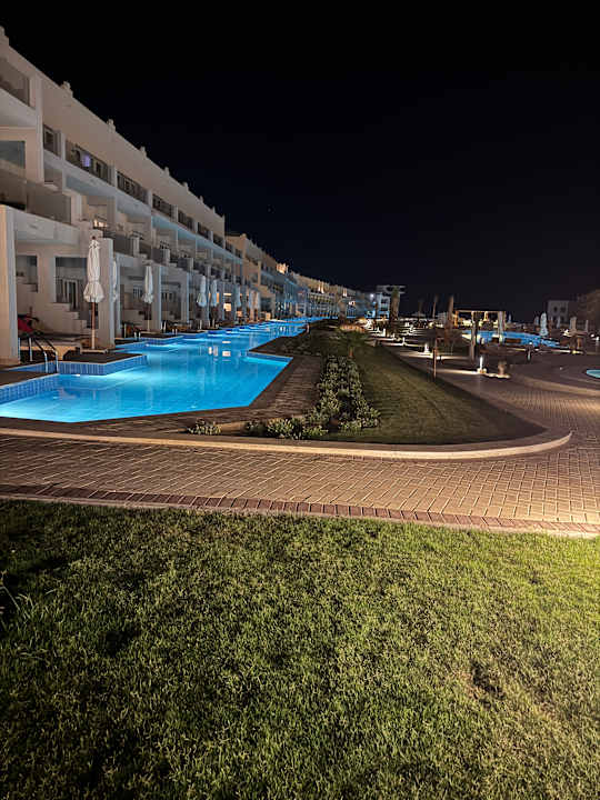 Pool Diamond Beach by Pearl Resort