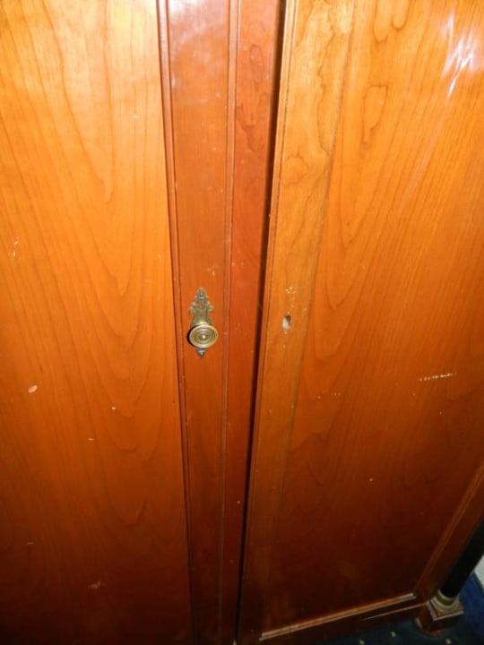 Kasten alt - kein Schlüssel - kein Safe - keine Klima acom Hotel Berlin Kurfürstendamm