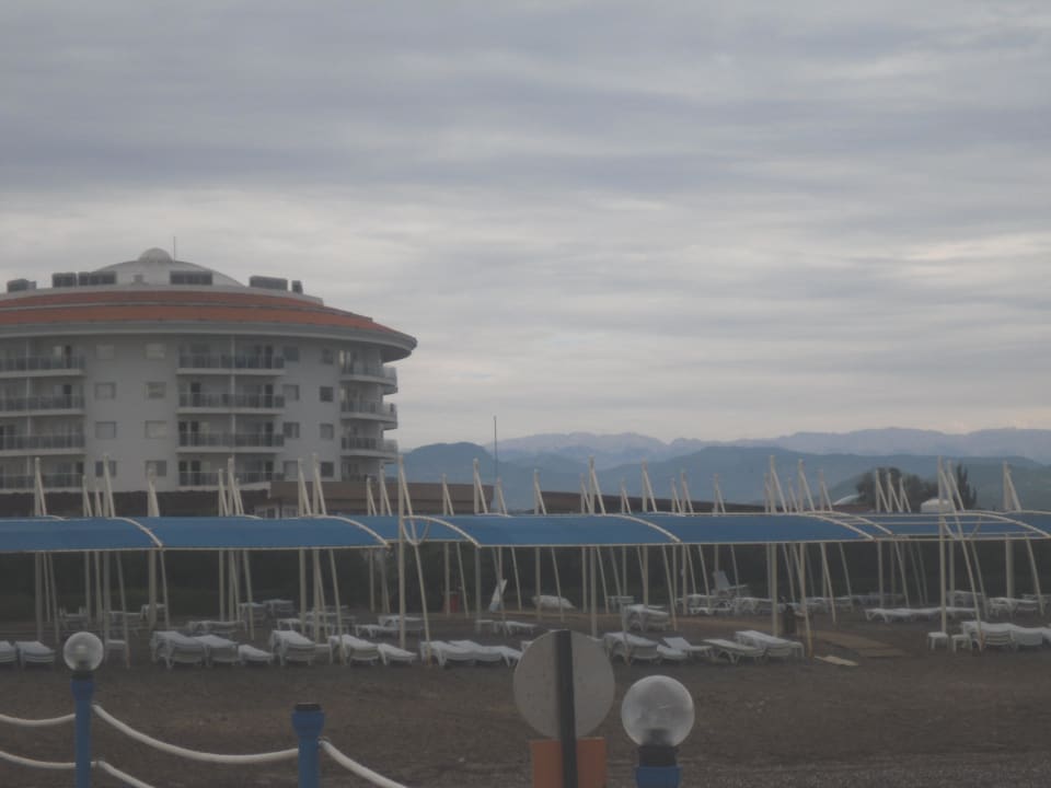 Vom Strand zum Hotel Seaden Sea World Resort & Spa