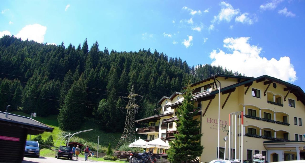 Schönstes Hotel Pass Thurn reines Skihotel Berghotel Holzer