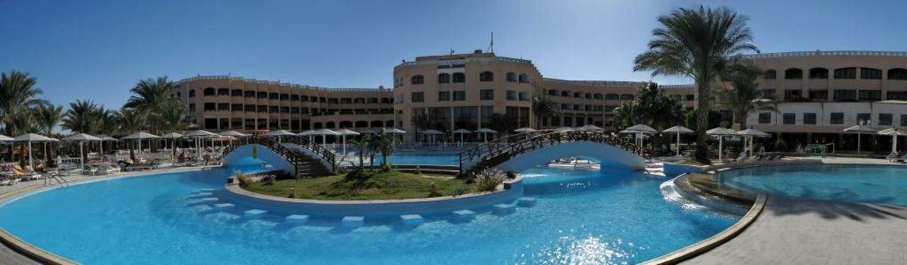 Blick auf die Pool-Anlage Beach Albatros Resort