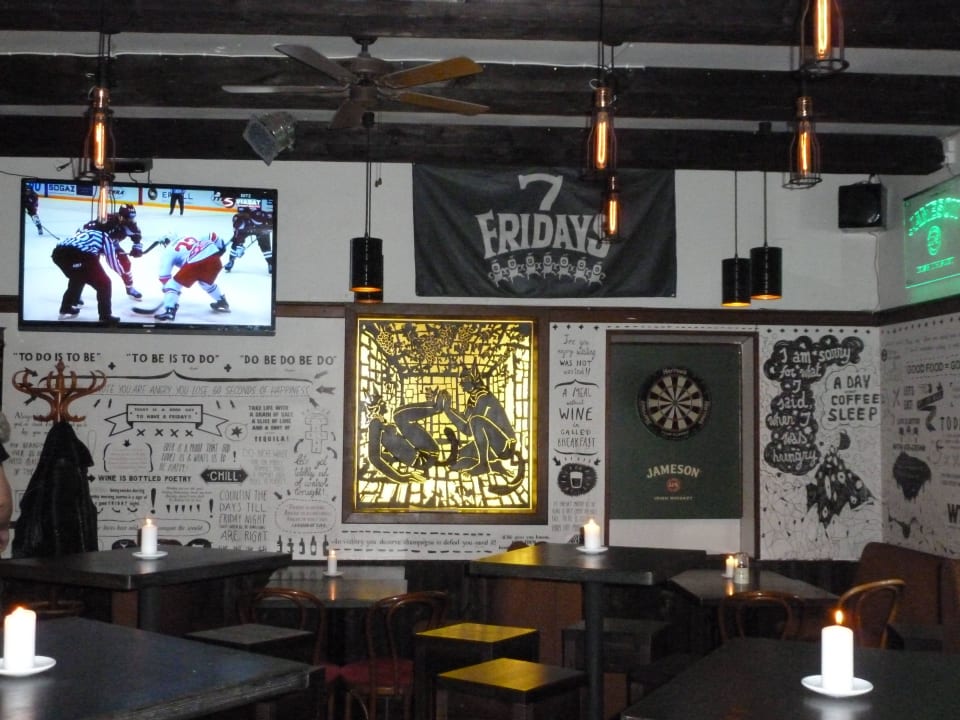 Bar Guesthouse Seven Fridays