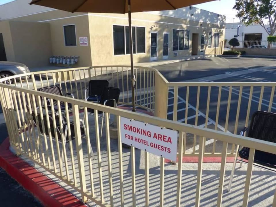 Raucherbereich Super 8 Motel Culver City Area