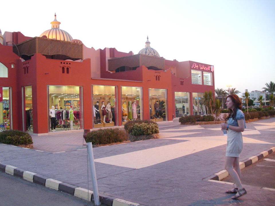 Cleopatra Basar Pickalbatros Alf Leila Wa Leila Resort - Neverland Hurghada