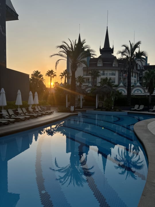 Pool Well Palace Side