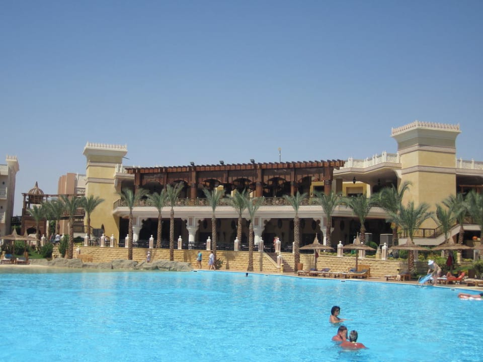 Pool mit Hauptgebäude Pickalbatros Palace Resort