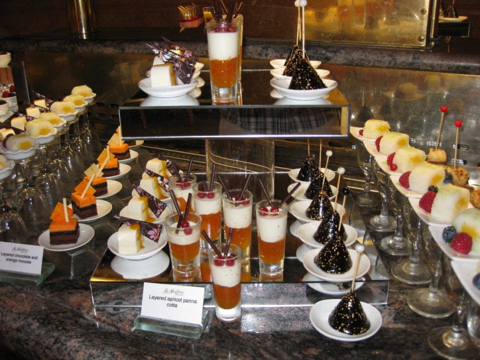 Buffet im Le Vendome Emirates Palace Mandarin Oriental