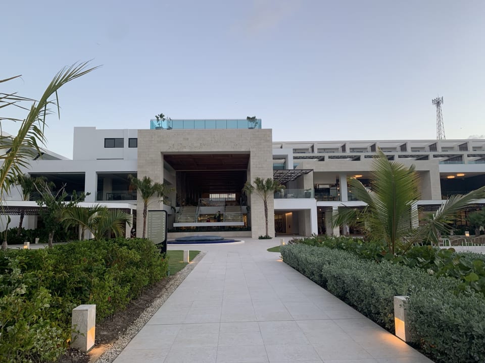 Außenansicht Serenade Punta Cana Beach & Spa resort