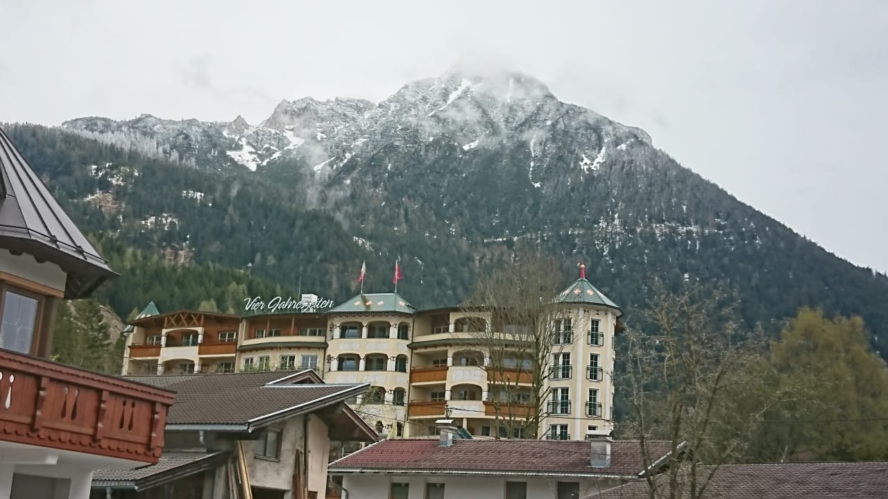 Außenansicht Wellnessresort Vier Jahreszeiten