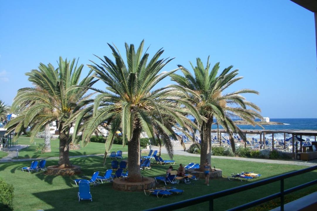 Am zweiten, ruhigen Pool der Hotelanlage Calimera Sirens Beach