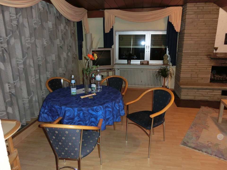 Wohn-/ Essbereich Ferienwohnung Keller