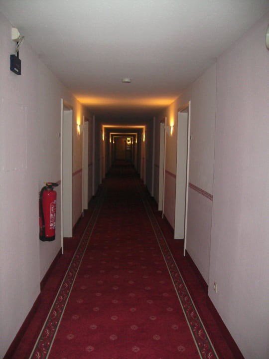 Langer Flur ACHAT Hotel Schwetzingen Heidelberg
