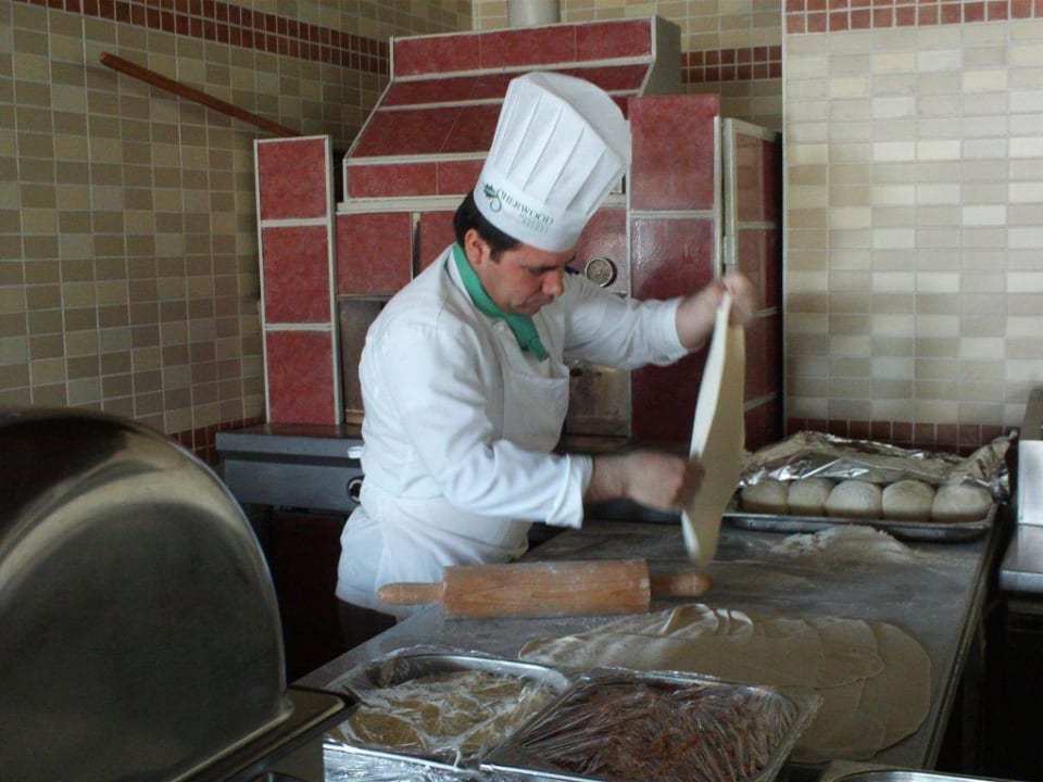 Pizzabäcker Lutfur Sherwood Exclusive Lara