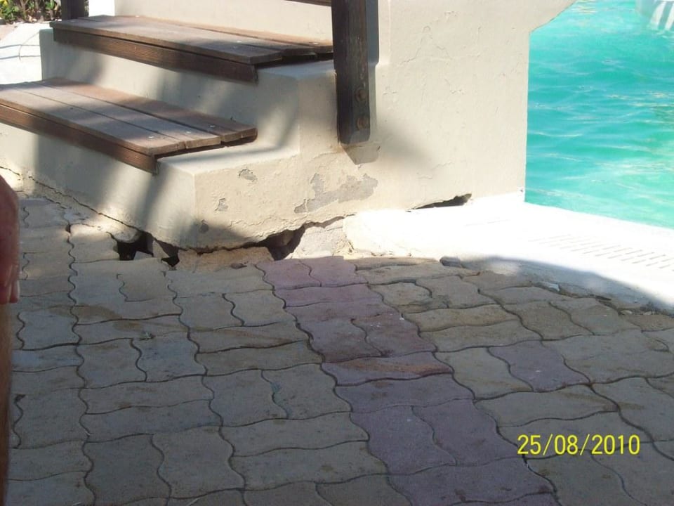 Eine der Brücken über dem Pool D'Andrea Mare Beach Hotel