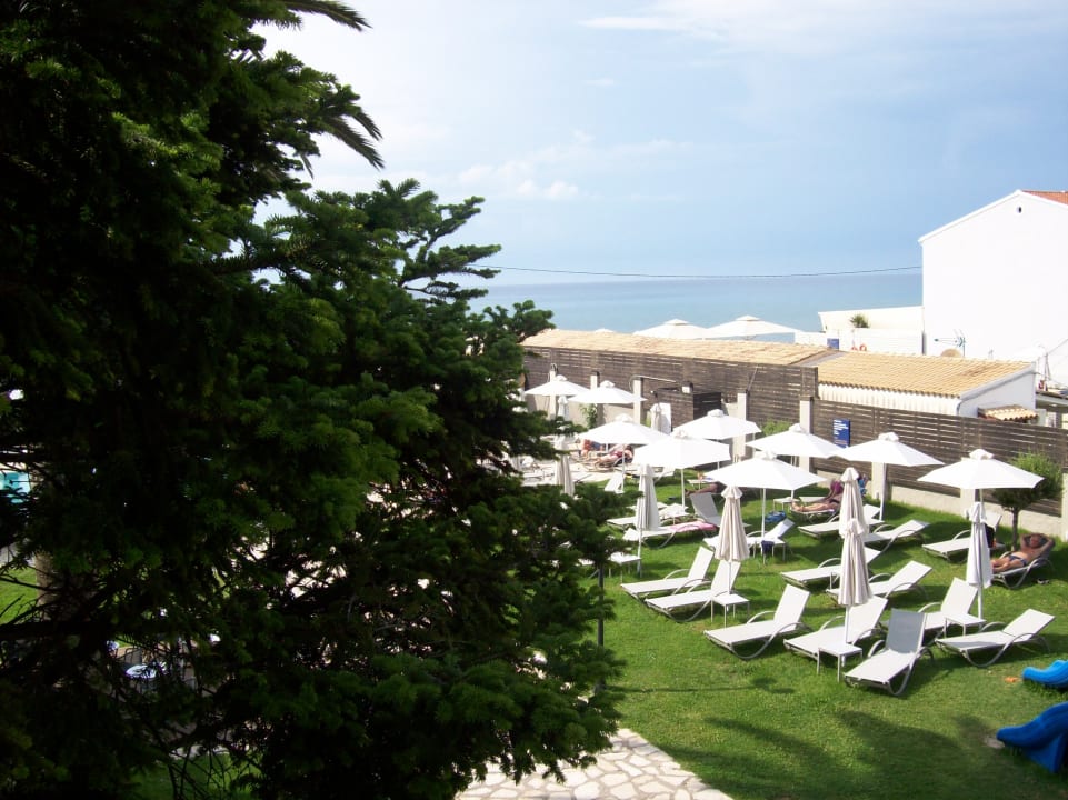 Außenansicht Acharavi Beach Hotel