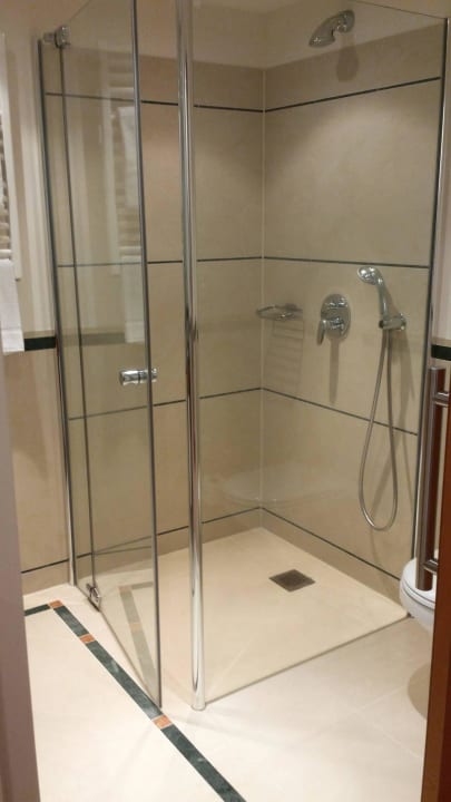 Dusche ATLANTIC Hotel Wilhelmshaven