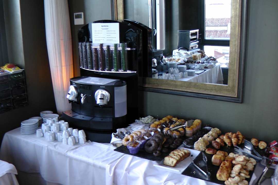 Ein Teil des Frühstücksbüffets The Principal Madrid